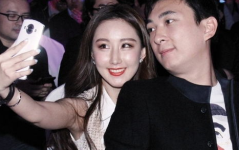 王思聪新女友曝光,21岁神颜美女，甜蜜街头秀恩爱引热议