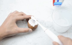 网红食物的异常生态：模仿暴利食安裸奔 ，网红安闲公主：20万蛋糕背后真实凿故事与公益情怀